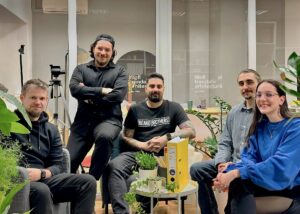 O parte a echipei Beard Brothers Cluj, fotografie care a însoțit anunțul de primire a autorizării de construire a Școlii de meserii din Florești, Cluj