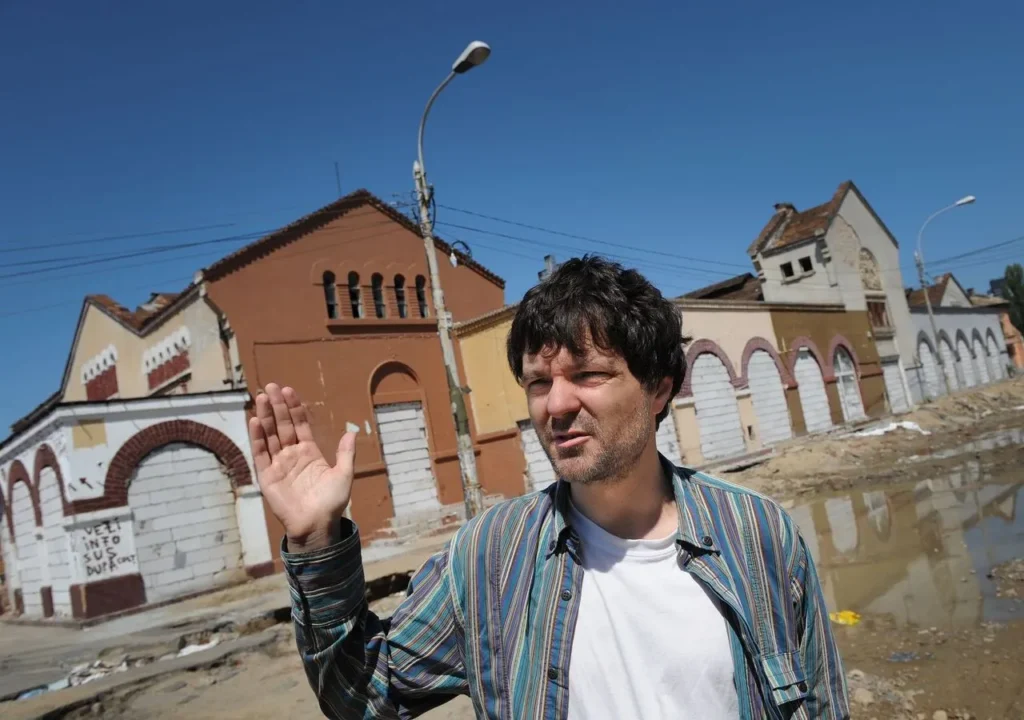 Din zilele de protest pentru salvarea Halei Matache. În ciuda opoziției noastre și a tuturor bucureștenilor care ni s-au alăturat, Hala a fost dărâmată de administrația Oprescu