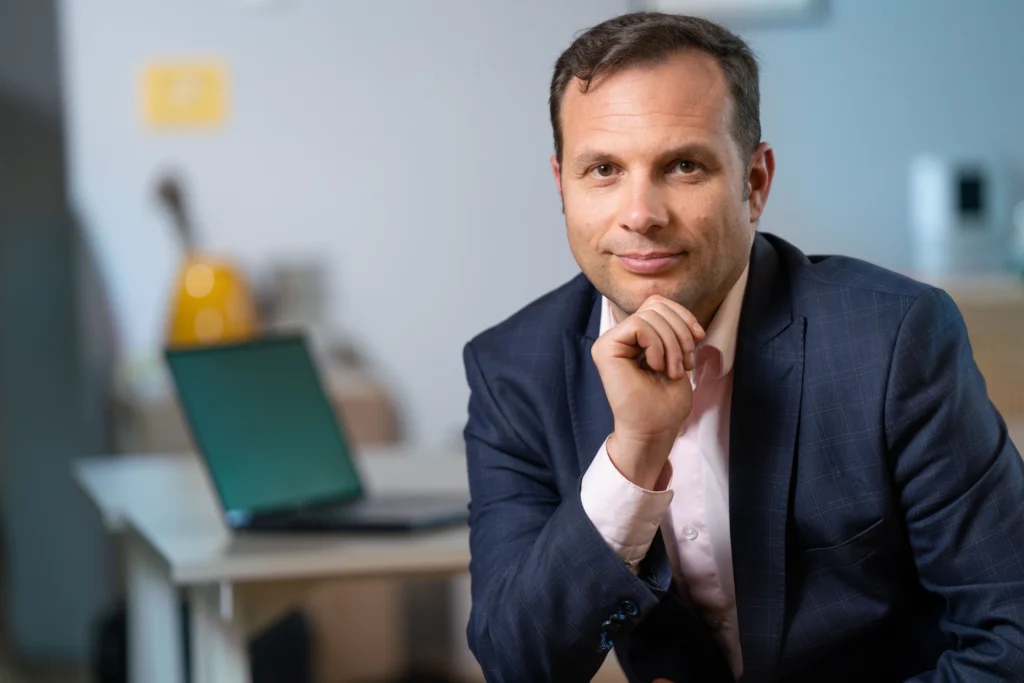 Oliviu Matei, fondatorul holisun oliviu matei despre progresul său profesional și industria IT din România pentru PozitiVești