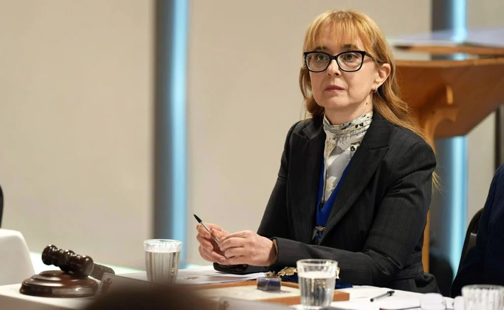 Prima româncă primar într-un oraș britanic: Alisa Russell, model de implicare civică și respect pentru comunitate