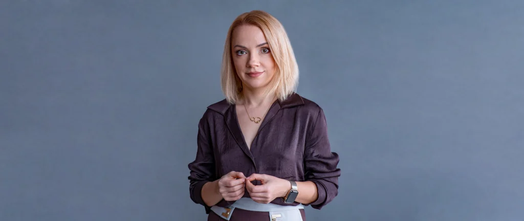 Raluca Radu - Fundal Extins - Hacking Work