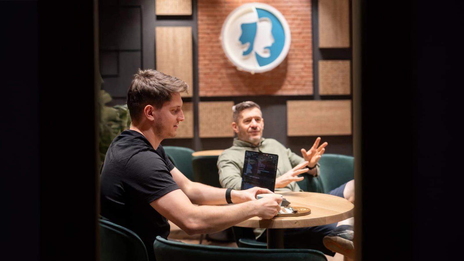 Cris Pop alături de Dragoș Pătraru la Teatrul Nației