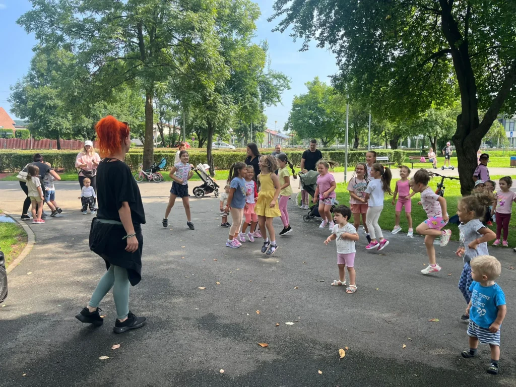 Oana Cojuhovschi scrie în Piața Sfatului despre puterea gesturilor mici de a lăsa urme mari în lume