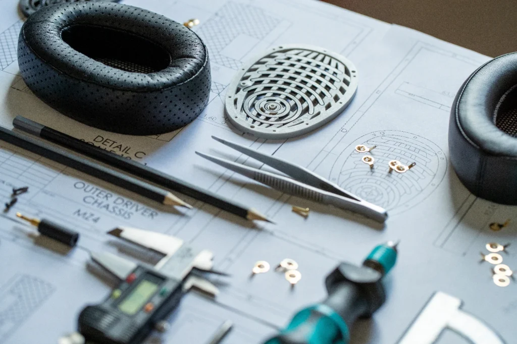 Componente ale modelului Empyrean II, conceput de echipa Meze Audio
