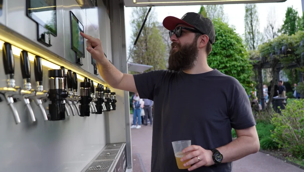 În festivaluri, poți aștepta pentru o bere și 30 de minute. Cu TapPoint, servirea se face în 30 de secunde, fără cozi și fără stres.