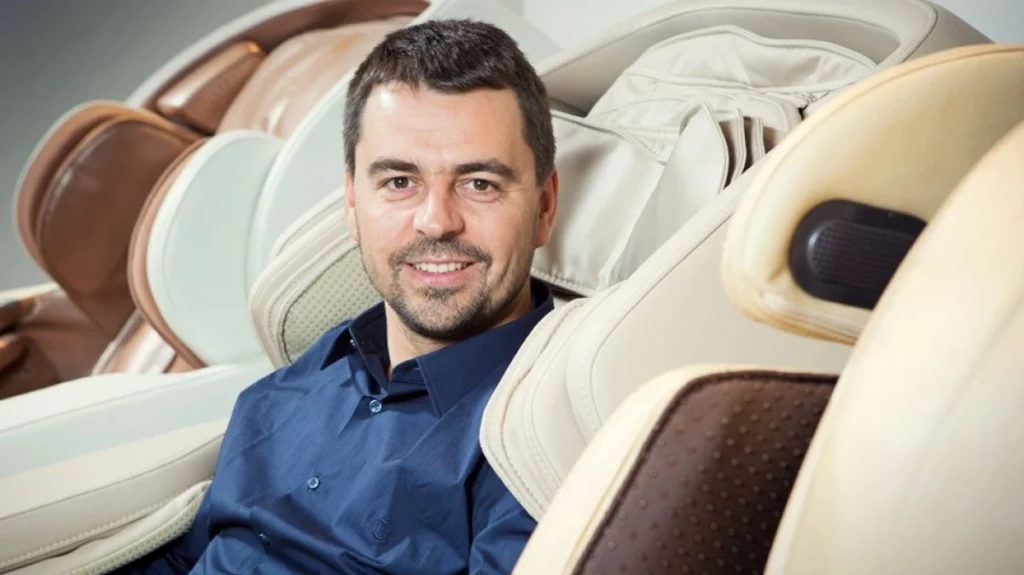 Adrian își păstrează entuziasmul față de fiecare dintre produsele Komoder, o componentă importantă a inovației
