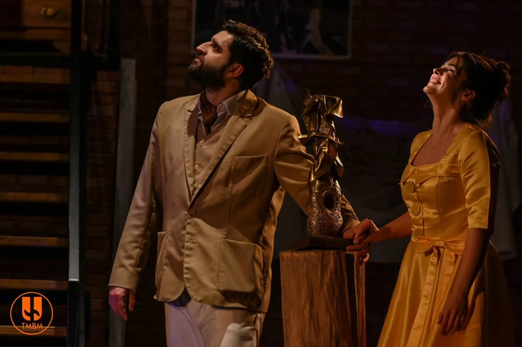 „Comedie pe întuneric” de Peter Shaffer, pe scena Teatrului Municipal Baia Mare