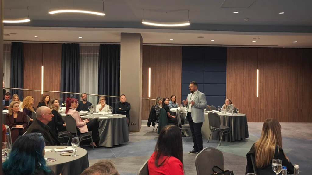 Dr. Claudiu Mirescu, împreună cu medici și specialiști din domeniul medical, la lansarea CLARA