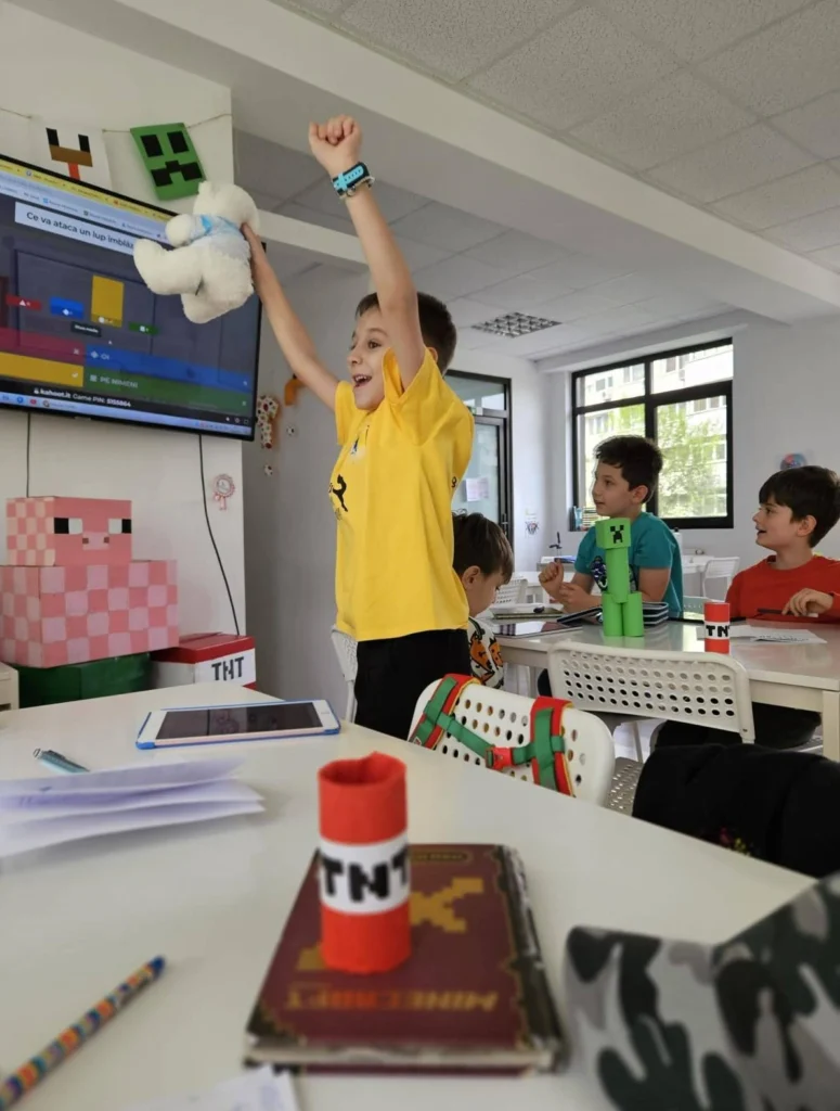 Copiii participă la activități interactive de tip Kahoot