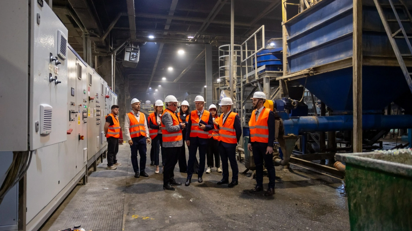 Irineu-Darau-ministrul-economiei-si-Mihail-Moloiu-CEO-Professional-Recyle