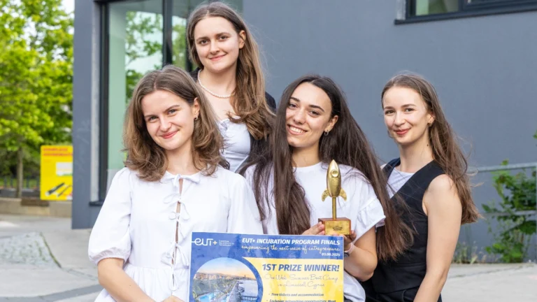 Iulia Bara, Mărioara Mihali, Ioana Popa și Cătălina Rizel-cofondatoare Rhythm Touch
