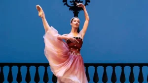 Carina Giorgiu a devenit prima balerină româncă a Operei Naționale din Paris
